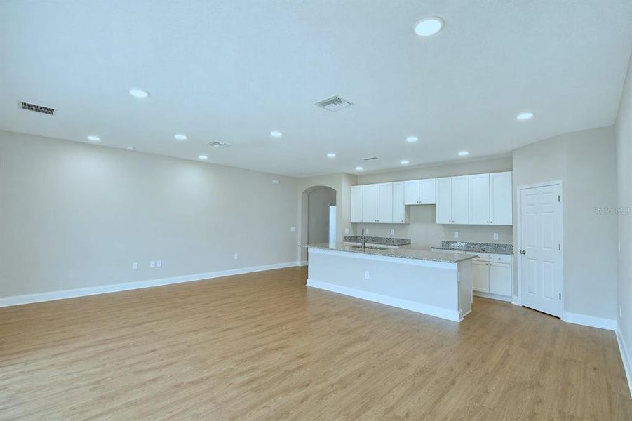 Spacious, unfurnished interior of a new home in , Winter Haven (Image 30).