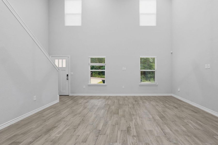 Spacious, unfurnished interior of a new home in Arrowhead Lakes, Willis (Image 29).
