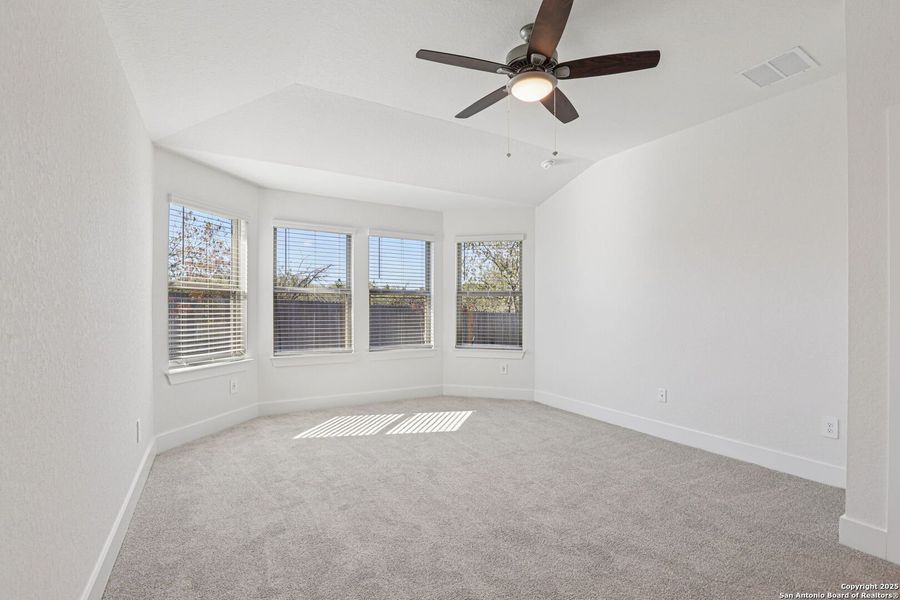 Spacious, unfurnished interior of a new home in Comanche Ridge, San Antonio (Image 41).