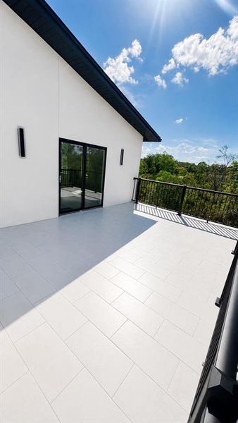 Exterior details and patio area of a home in , Orlando (Image 24).