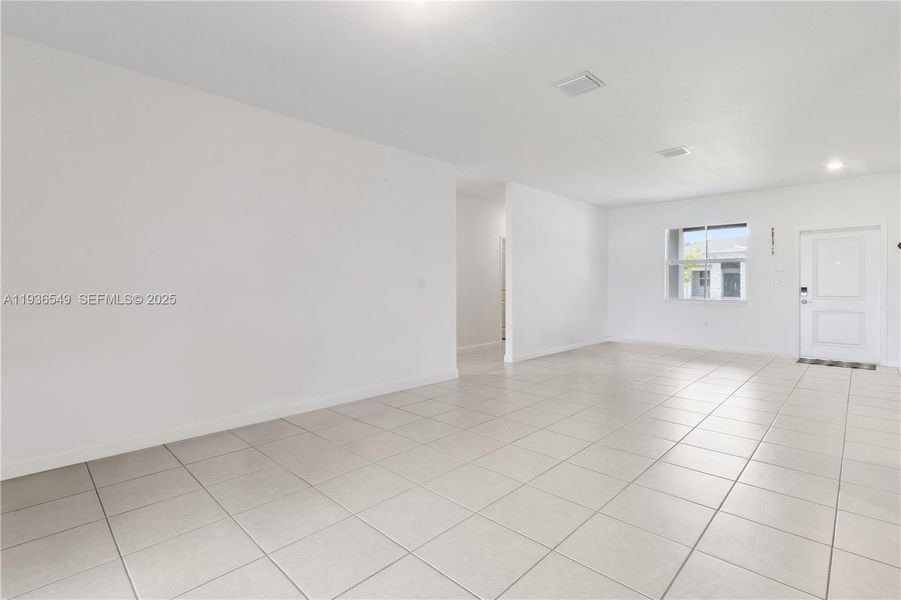 Spacious, unfurnished interior of a new home in , Homestead (Image 19).