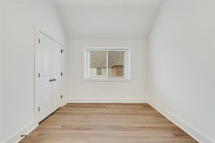 Spacious, unfurnished interior of a new home in , Sherman (Image 18).
