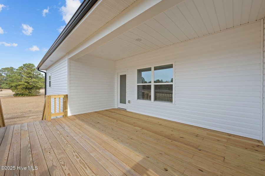 Exterior details and patio area of a home in Fairfield Harbour, New Bern (Image 4). Exterior details and patio area of a home in Fairfield Harbour, New Bern (Image 4).