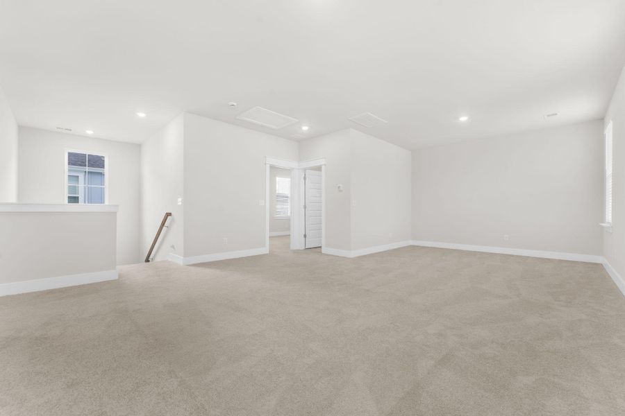 Spacious, unfurnished interior of a new home in Carnes Crossroads, Summerville (Image 27).
