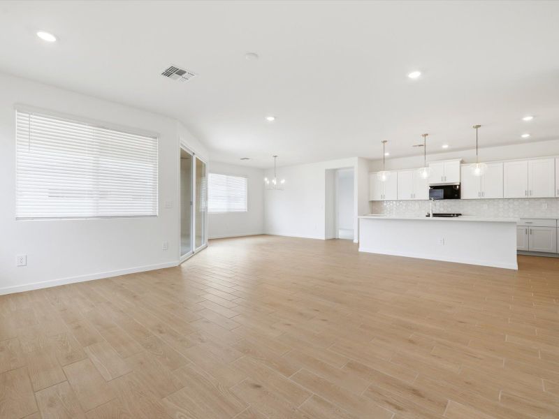 Spacious, unfurnished interior of a new home in Rancho Mirage Signature Series, Maricopa (Image 13).