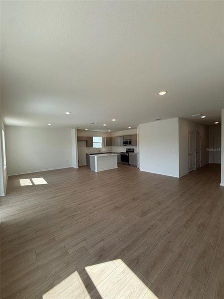 Spacious, unfurnished interior of a new home in Broadleaf, Parrish (Image 7).