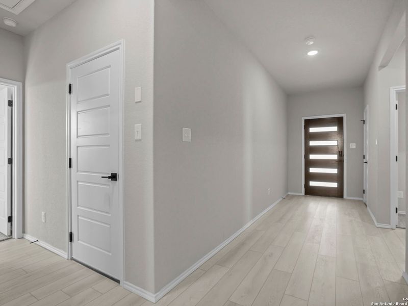 Spacious, unfurnished interior of a new home in Hannah Heights, Seguin (Image 15).
