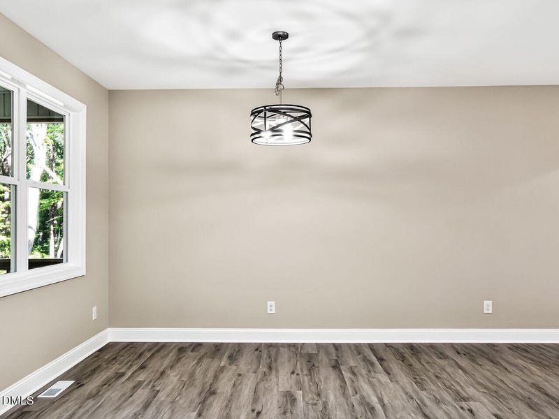 010-1280x960-dining-room