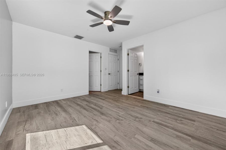 Spacious, unfurnished interior of a new home in , Fort Lauderdale (Image 23).