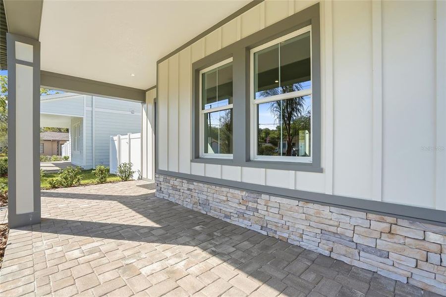 Exterior details and patio area of a home in , St. Petersburg (Image 29).