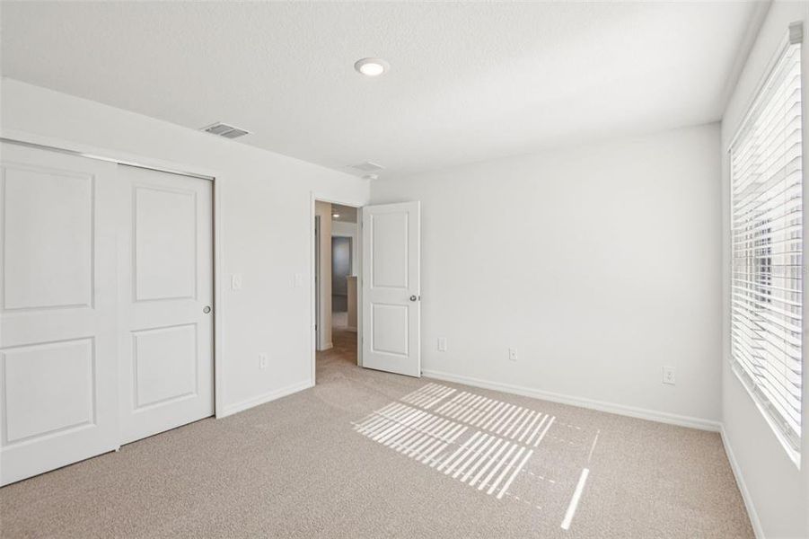 Spacious, unfurnished interior of a new home in Hilltop Vistas, Dade City (Image 29).