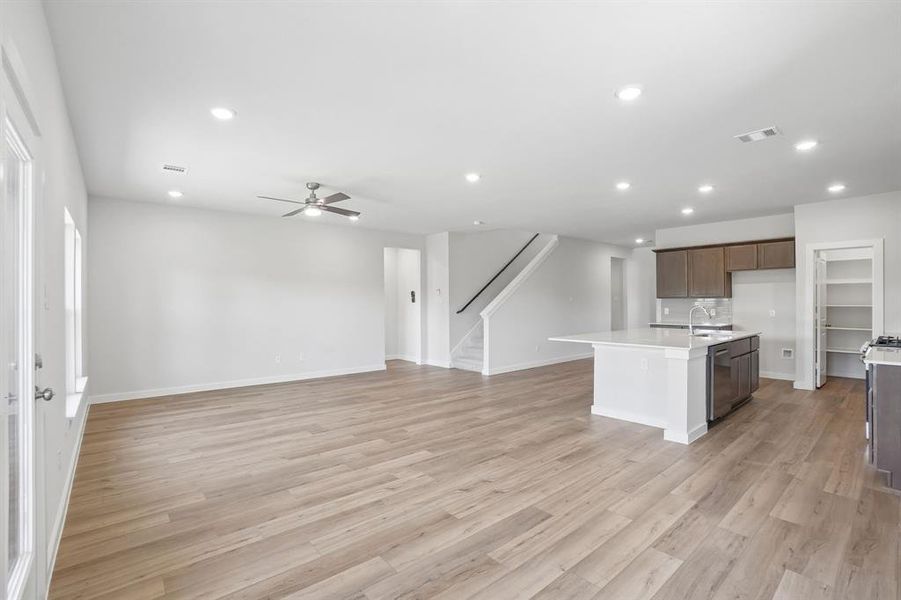 Spacious, unfurnished interior of a new home in Overland Grove, Forney (Image 18).