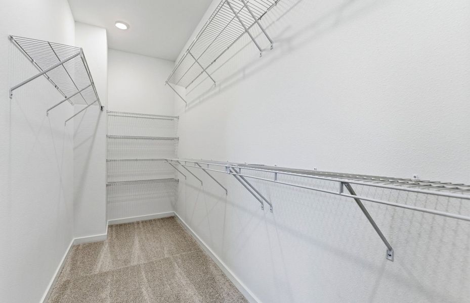 Spacious, unfurnished interior of a new home in Riverwood, Zephyrhills (Image 20).