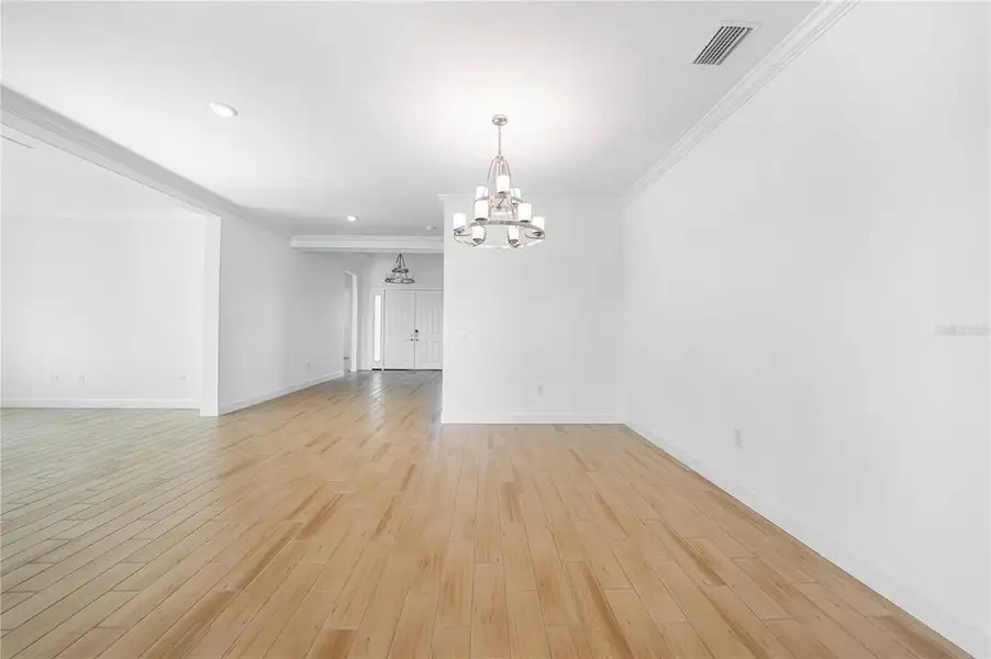 Spacious, unfurnished interior of a new home in Esplanade at Skye Ranch, Sarasota (Image 39).