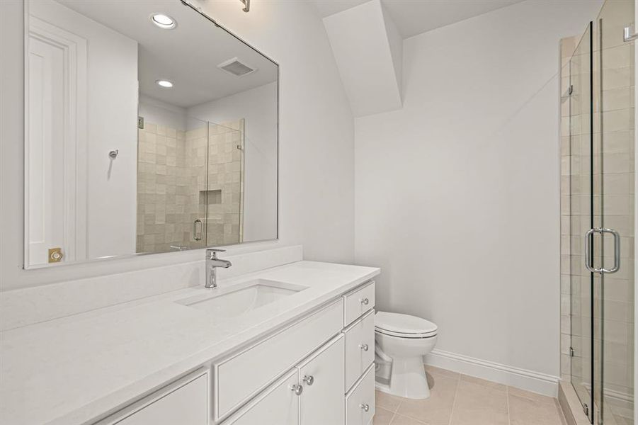 Furnished interior view inside a new home in , Fort Worth (Image 11).