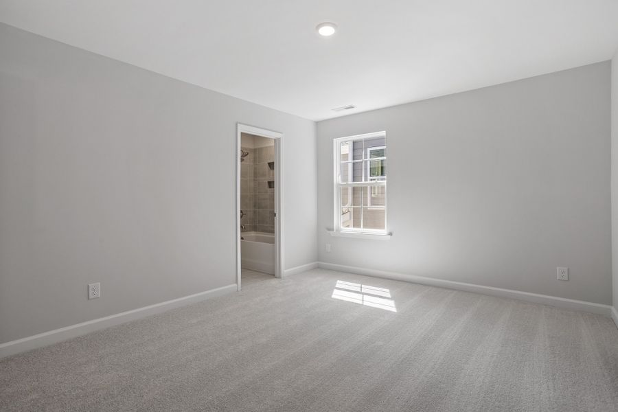 Spacious, unfurnished interior of a new home in Georgias Landing, Raleigh (Image 38).