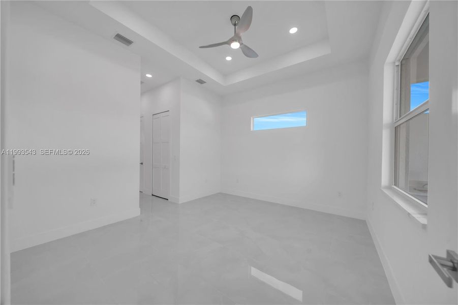 Spacious, unfurnished interior of a new home in , Lehigh Acres (Image 18).