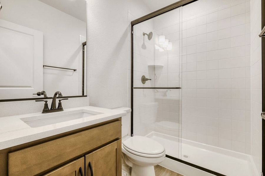 8734 San Diego - Full Bathroom