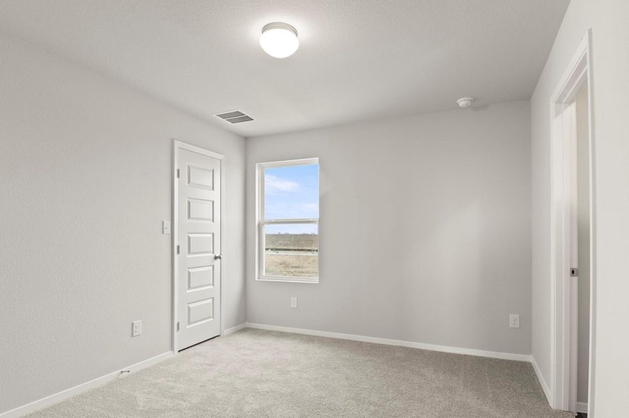 Spacious, unfurnished interior of a new home in Harvest Ridge, Elgin (Image 21).