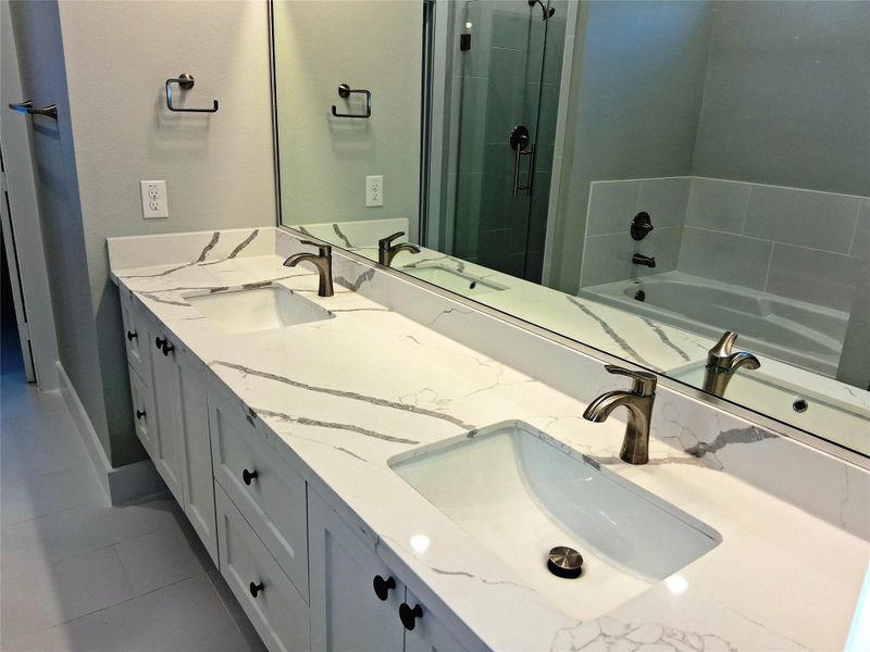 MASTER BATHROOM MASTER BATHROOM