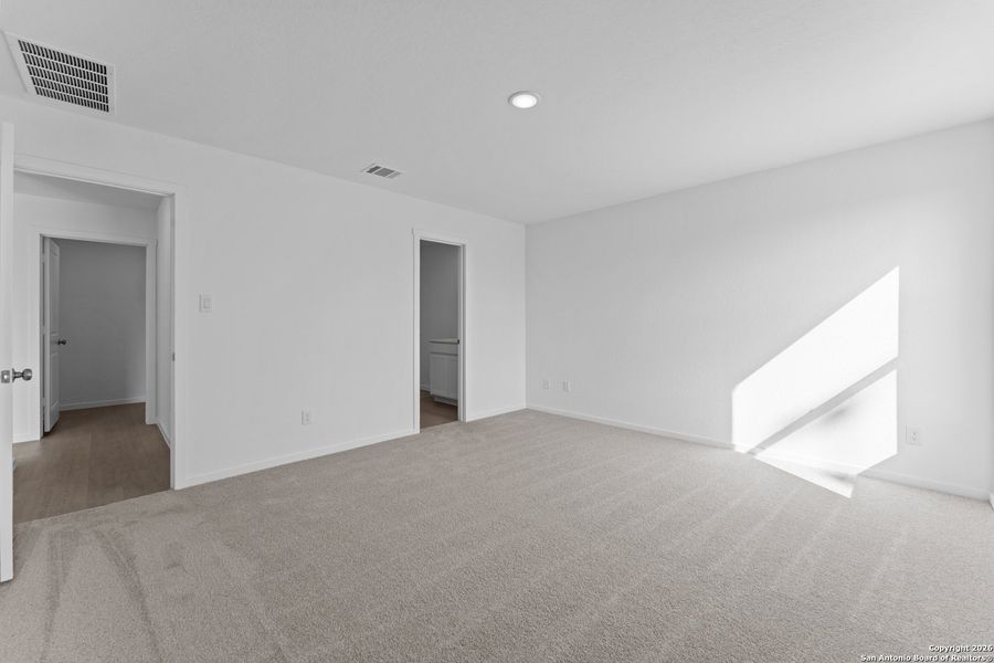 Spacious, unfurnished interior of a new home in Voss Farms: Watermill Collection, New Braunfels (Image 26).