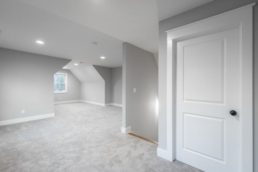 Spacious, unfurnished interior of a new home in Creekside, Cleveland (Image 70).