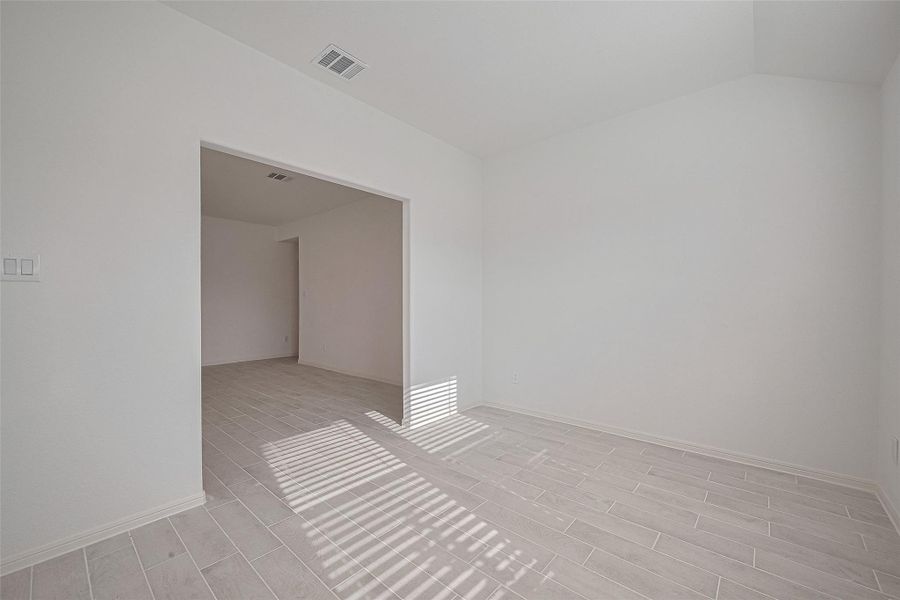 Spacious, unfurnished interior of a new home in Lago Mar, Texas City (Image 24).