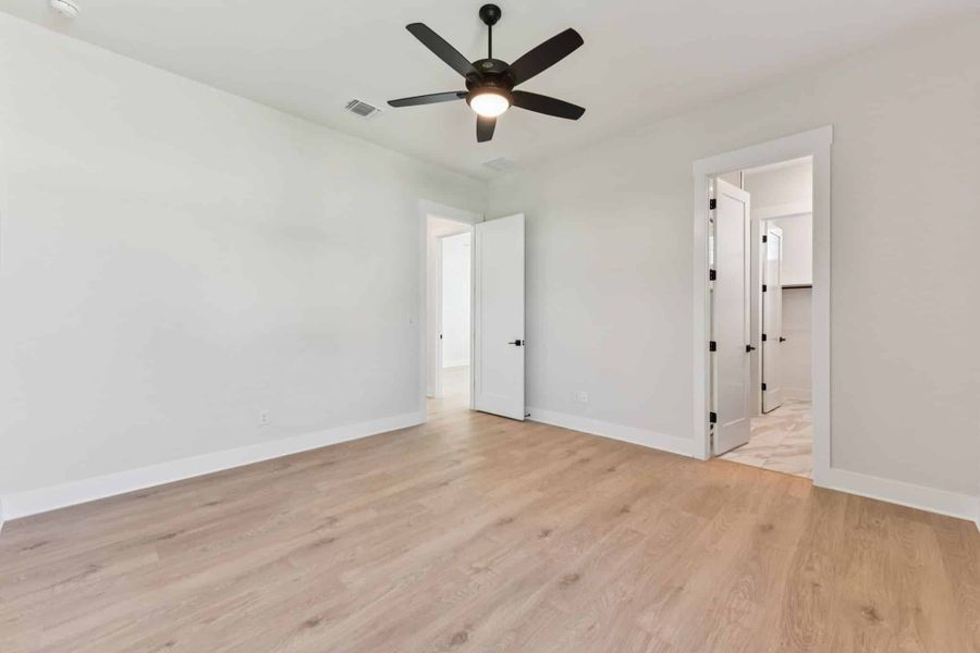 Spacious, unfurnished interior of a new home in Feathergrass, Florence (Image 24).