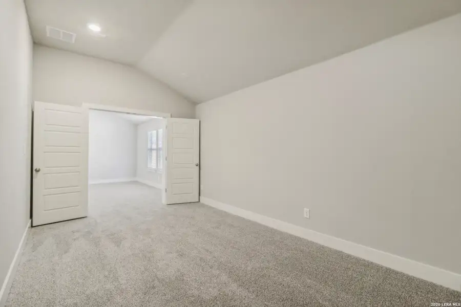 Spacious, unfurnished interior of a new home in Fox Falls, Boerne (Image 18).