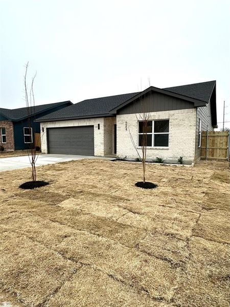 View of front facade with a garage and a front yard