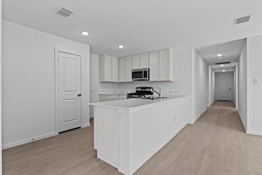 Furnished interior view inside a new home in Friendship Oaks, Fredericksburg (Image 8).