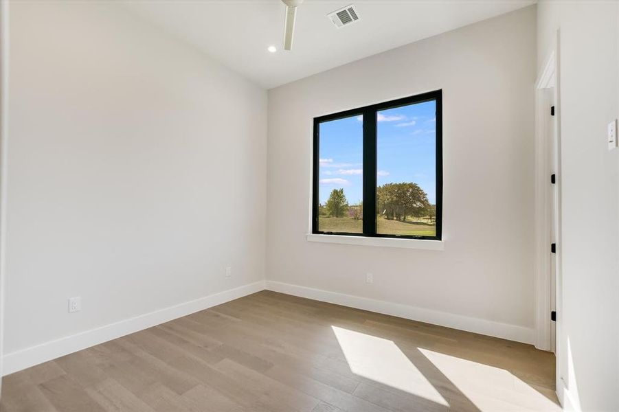 Spacious, unfurnished interior of a new home in , Horseshoe Bay (Image 29).