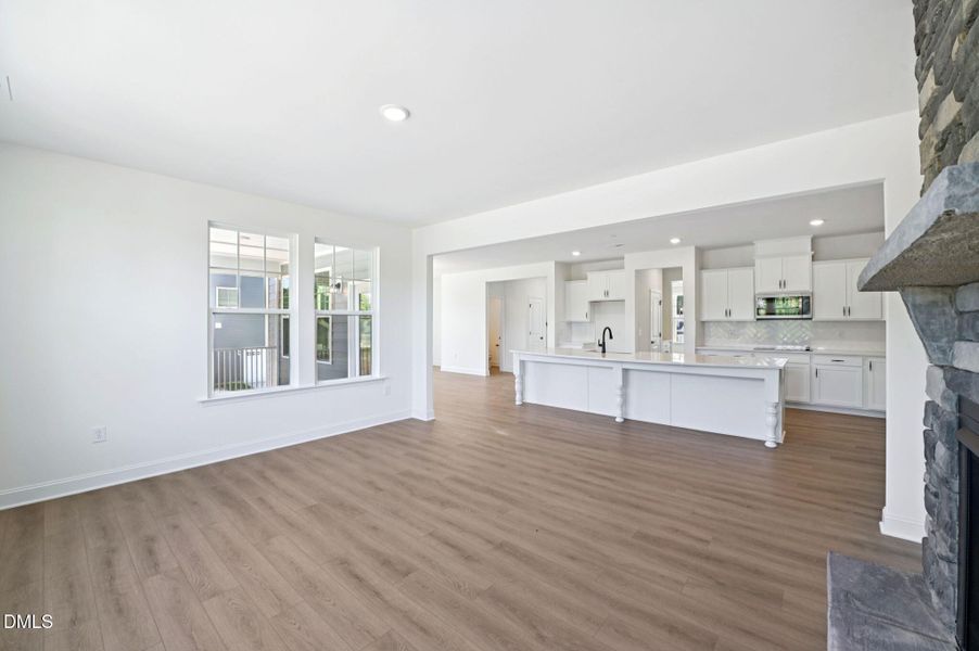 54-web-or-mls-211 Alden Way-011