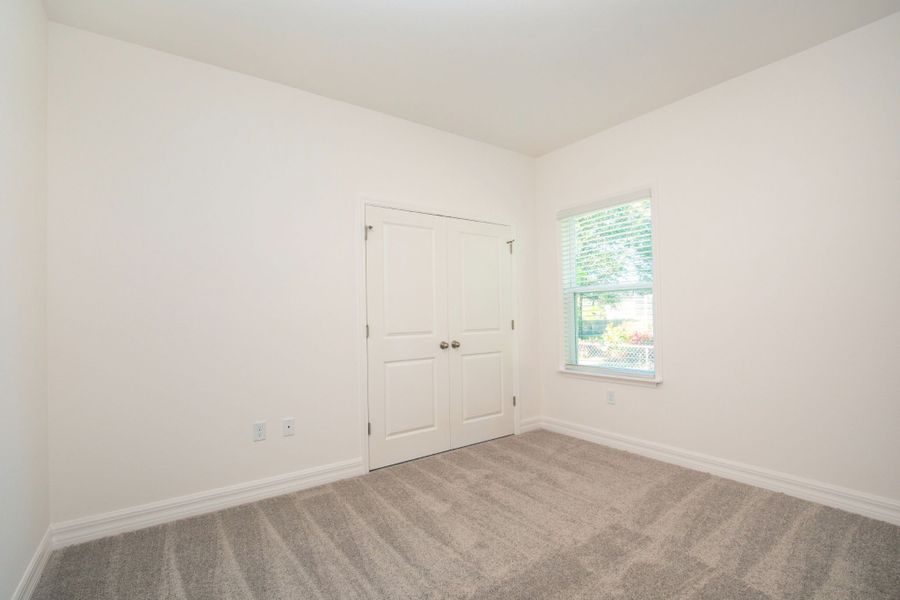 Spacious, unfurnished interior of a new home in Cape Coral, Cape Coral (Image 21).