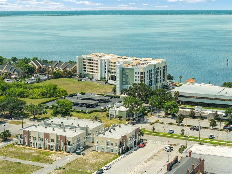 Condo located in Sanford, FL showcasing its design and architecture (Image 4). Condo located in Sanford, FL showcasing its design and architecture (Image 4).