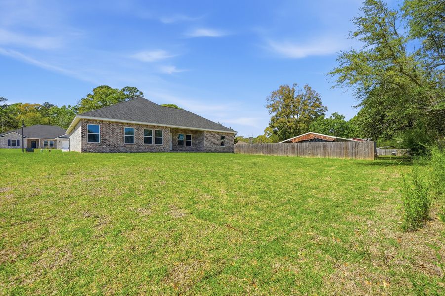 Exterior details and patio area of a home in Barton's Bend, Crestview (Image 4).