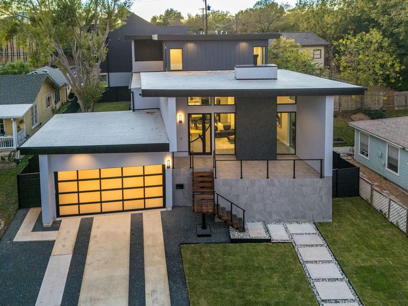 A rare opportunity to own a newly custom built, modern home in Central Austin. Architect: Steve Zagorski. Builder: Smith Builders.