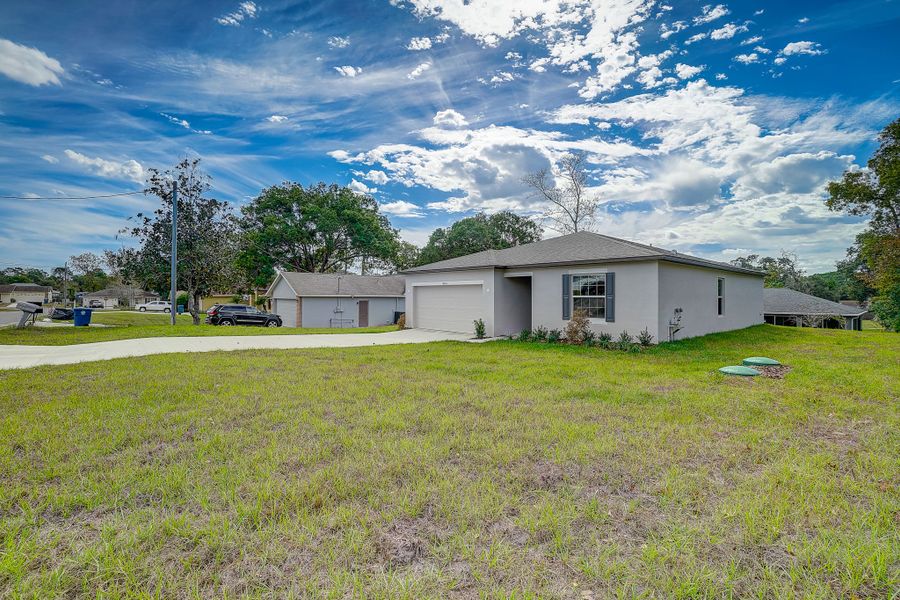 Representative exterior details of a home built from the Oak by Maronda Homes in Coastal Communities, Edgewater (Image 3).