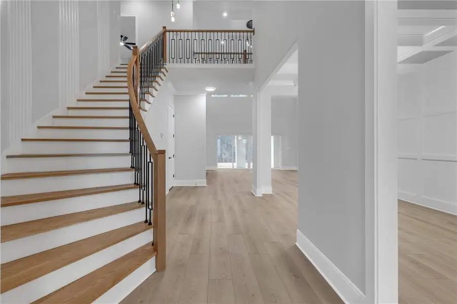 Spacious, unfurnished interior of a new home in , Oxford (Image 35).