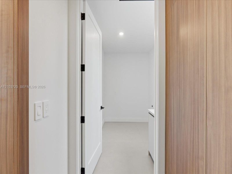 Spacious, unfurnished interior of a new home in , Miami (Image 39).