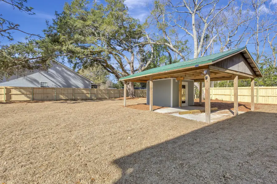 Exterior details and patio area of a home in , Charleston (Image 4).