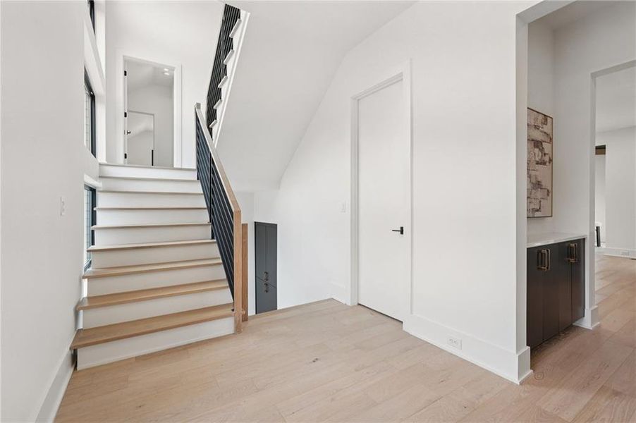 Spacious, unfurnished interior of a new home in , Roswell (Image 26).