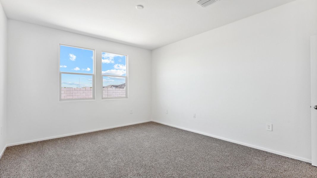 Spacious, unfurnished interior of a new home in Quail Ranch, San Tan Valley (Image 13).