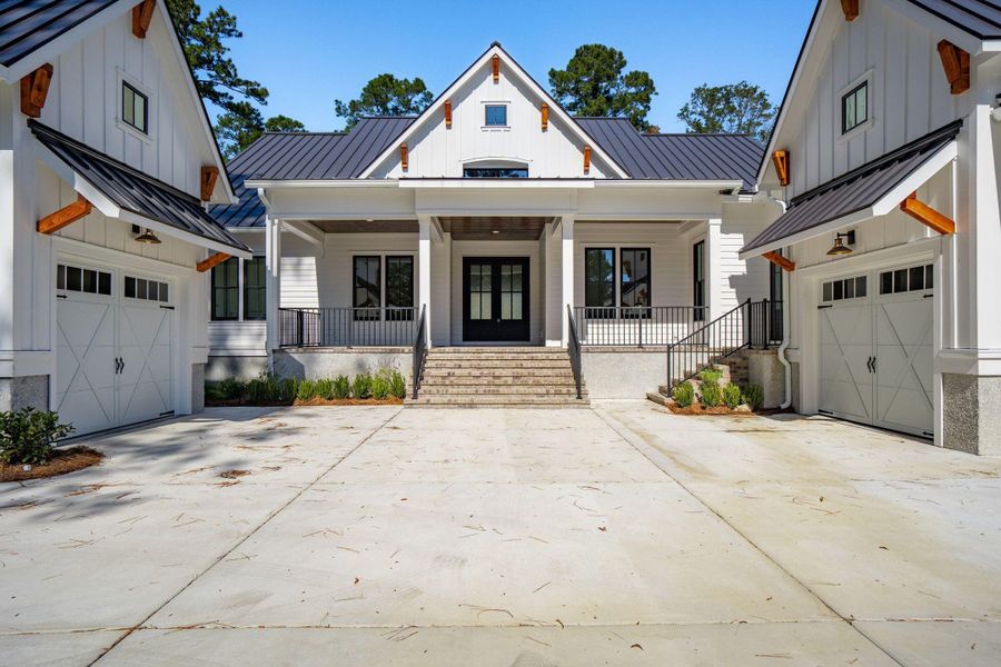 Exterior details and patio area of a home in , Ravenel (Image 32).