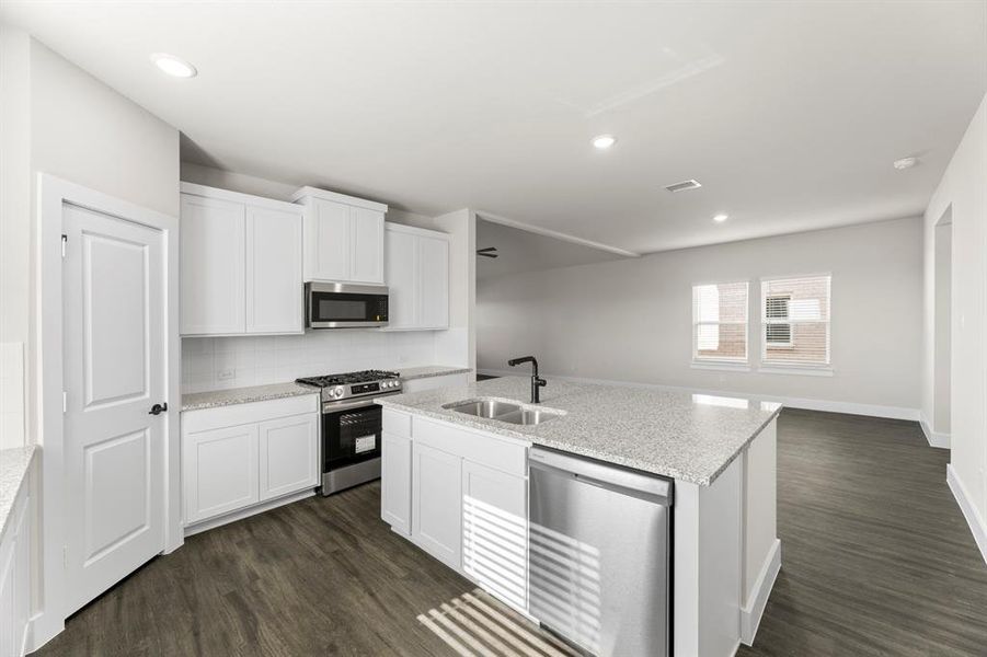 08. 701 Valley Pines - Kitchen (3) 08. 701 Valley Pines - Kitchen (3)