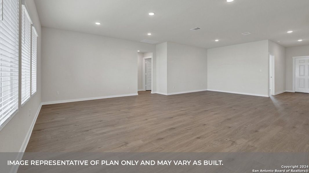 Spacious, unfurnished interior of a new home in Sonoma Oaks, Fredericksburg (Image 9).