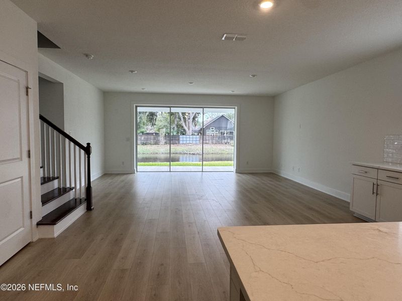 Spacious, unfurnished interior of a new home in Pirates Bluff, Yulee (Image 6).