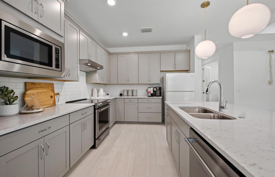 SWFL_HML_Mystique_Kitchen_4_web
