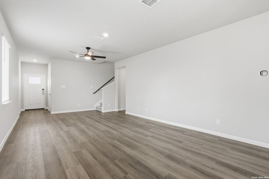 Spacious, unfurnished interior of a new home in Dauer Ranch, New Braunfels (Image 18). Spacious, unfurnished interior of a new home in Dauer Ranch, New Braunfels (Image 18).