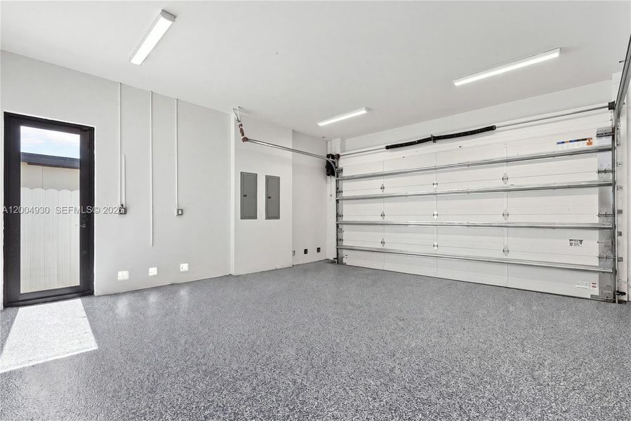 Spacious, unfurnished interior of a new home in , Miami (Image 25).